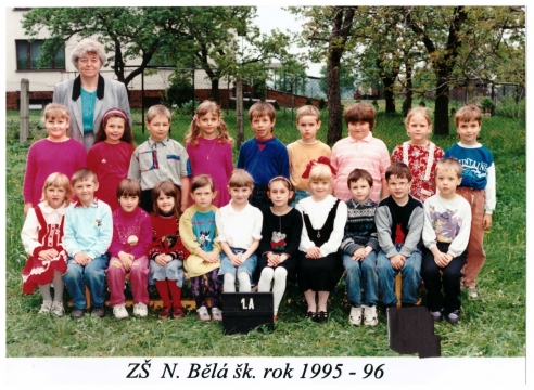Paní ředitelka Jana Rybářová se svojí třídou